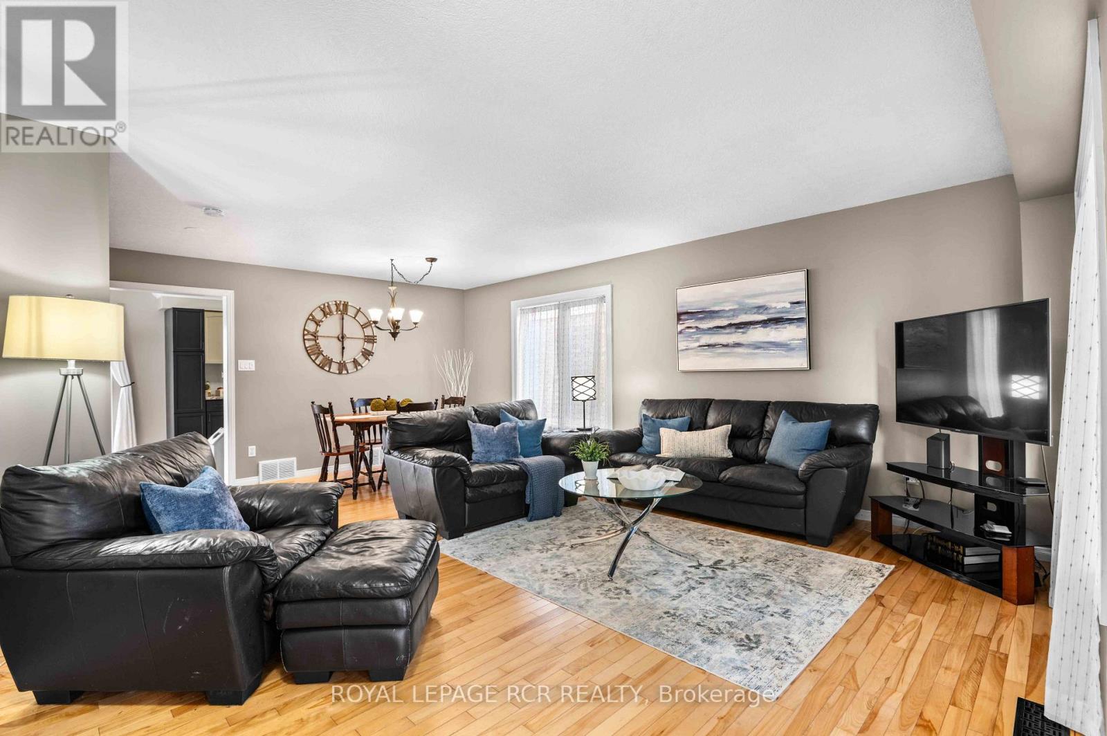 6 GRAHAM CRESCENT - Image 6