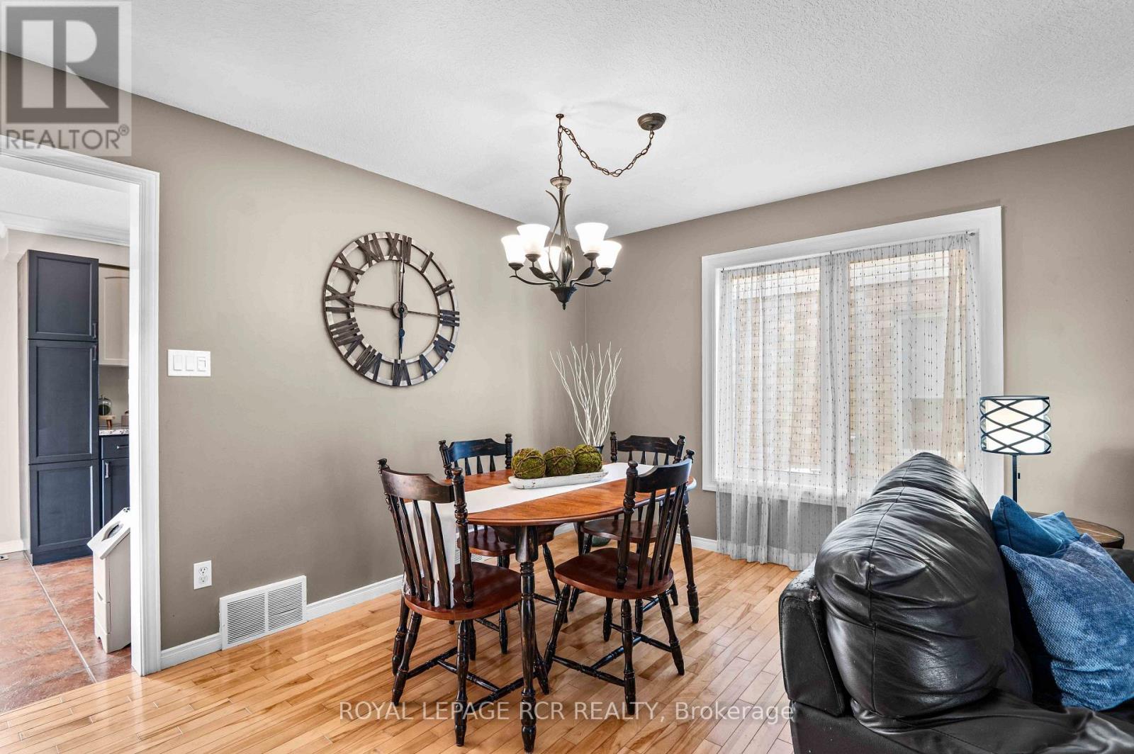 6 GRAHAM CRESCENT - Image 9