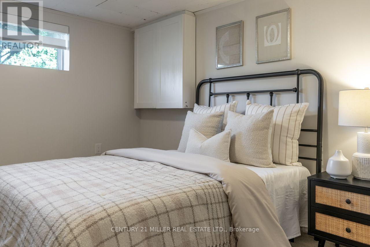 582 Strathcona Court, Milton, ON photo 28