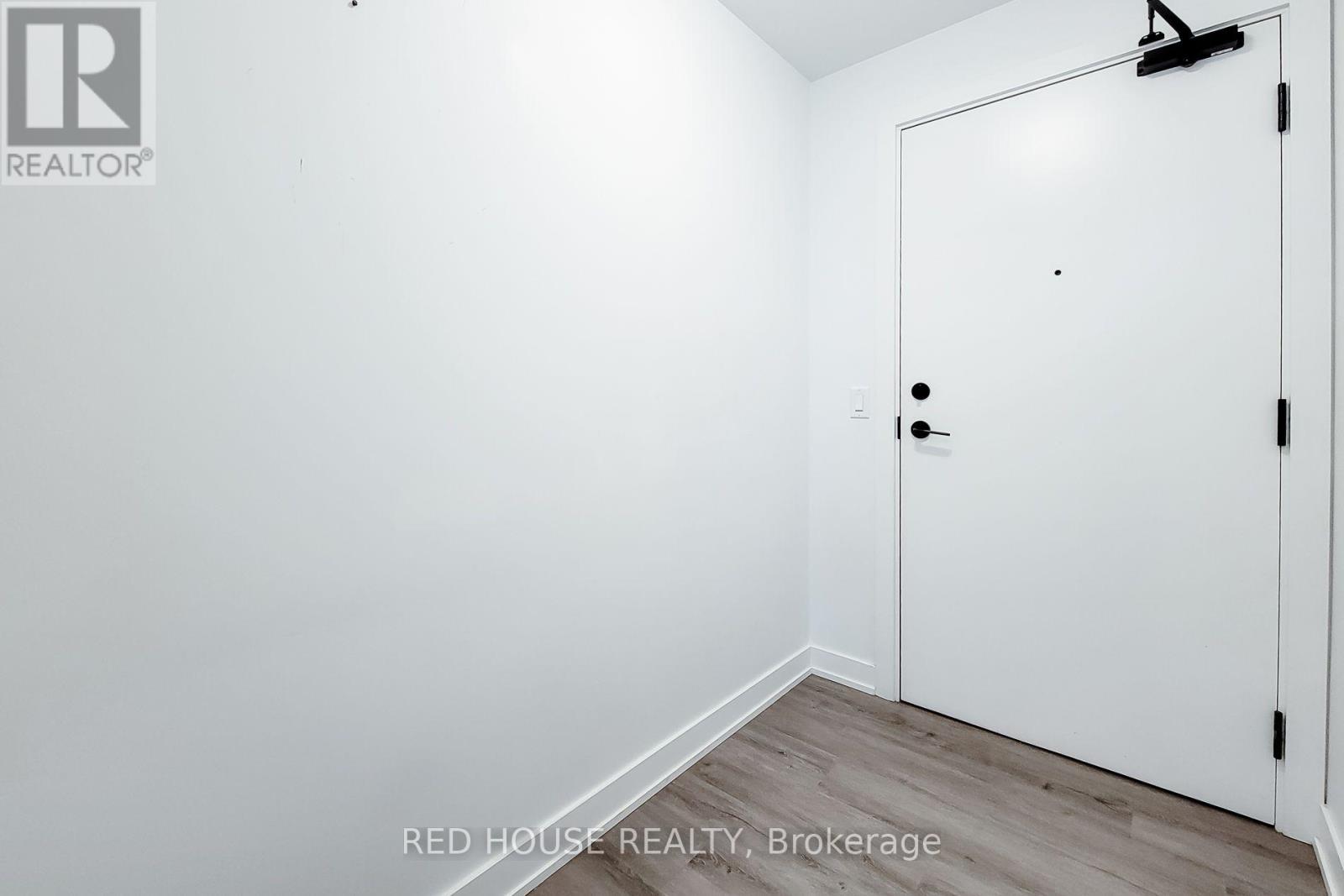 600 North Service Road — photo 7