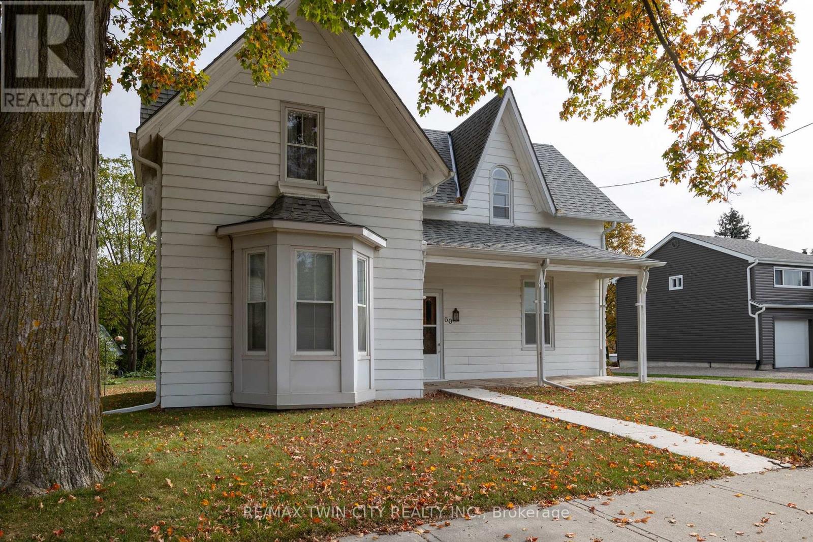 60 SIMCOE Street, Brant, ON photo 3