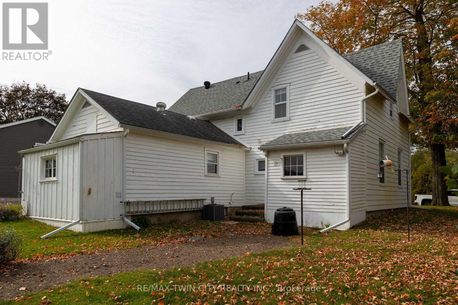 60 SIMCOE Street, Brant, ON photo 9