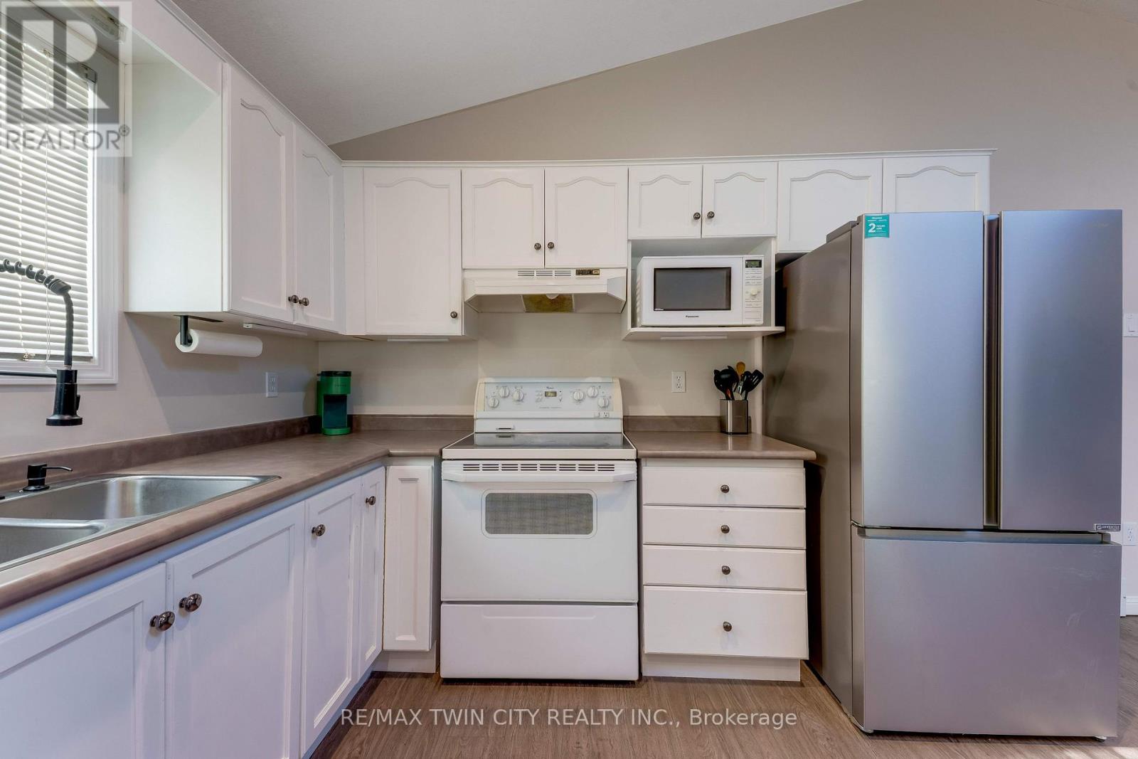 268 Keewatin Avenue, Kitchener, ON photo 11