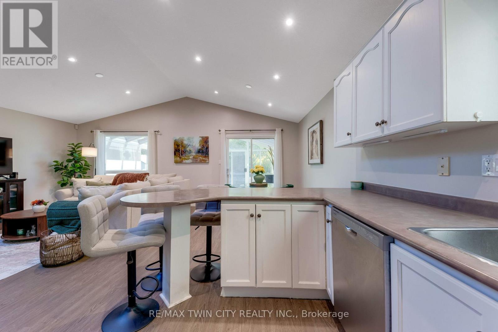 268 Keewatin Avenue, Kitchener, ON photo 12