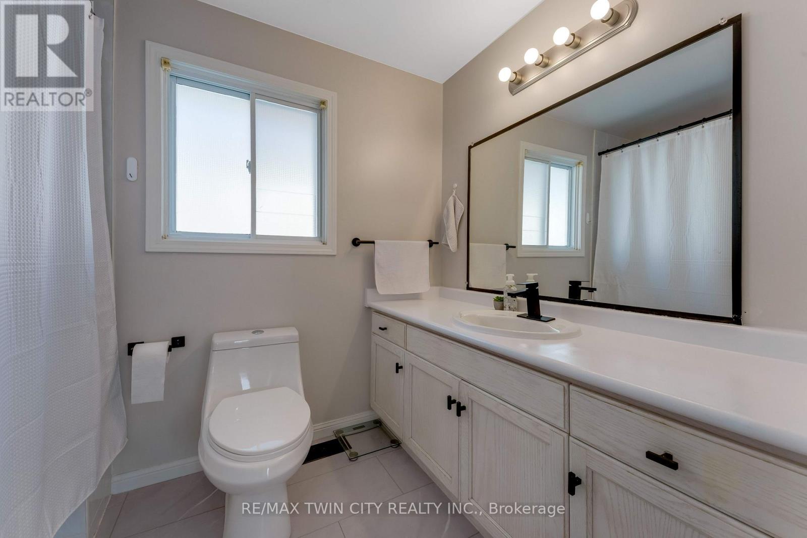 268 Keewatin Avenue, Kitchener, ON photo 22