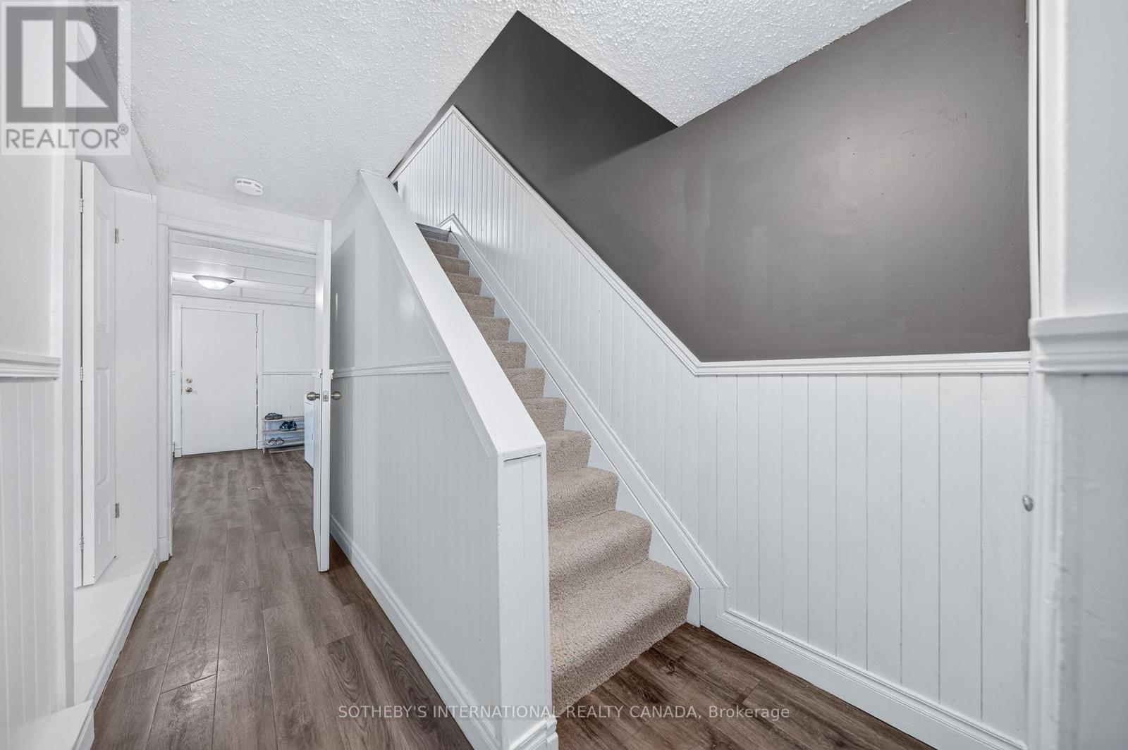 D- 164 Henry Street, Brantford, ON photo 8