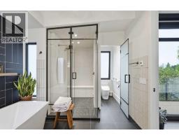 2407 31 Avenue SW - photo 30