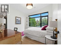 2407 31 Avenue SW - photo 32
