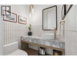 2407 31 Avenue SW - photo 23