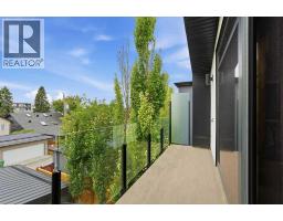 2407 31 Avenue SW - photo 31