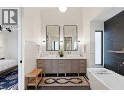 2407 31 Avenue SW - photo 29