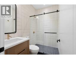 2407 31 Avenue SW - photo 42