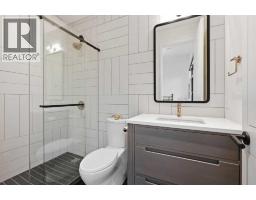 2407 31 Avenue SW - photo 34