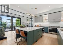 2407 31 Avenue SW - photo 15