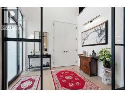 2407 31 Avenue SW - photo 2