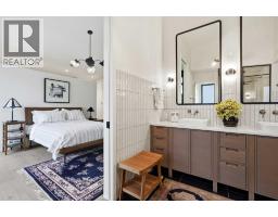2407 31 Avenue SW - photo 27