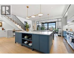 2407 31 Avenue SW - photo 8