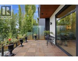 2407 31 Avenue SW - photo 20