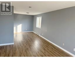 44 Alice Drive thumbnail 3