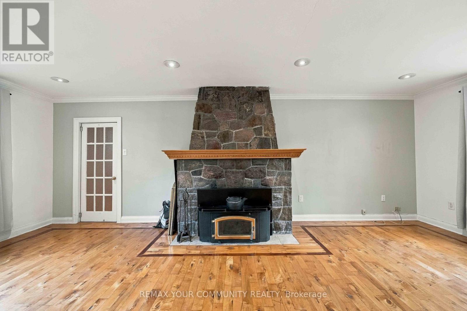 18863 Leslie Street — photo 11