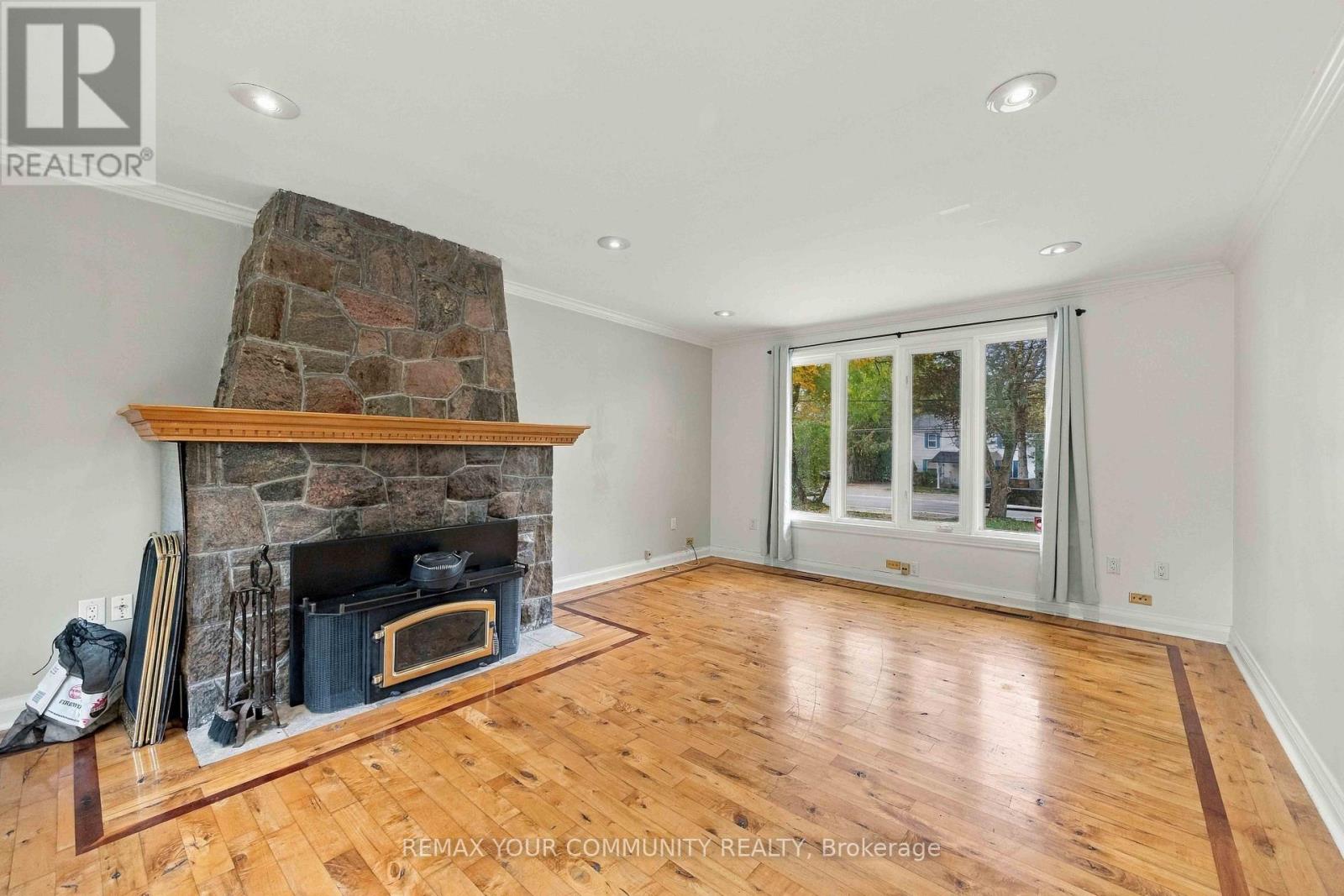 18863 Leslie Street — photo 8