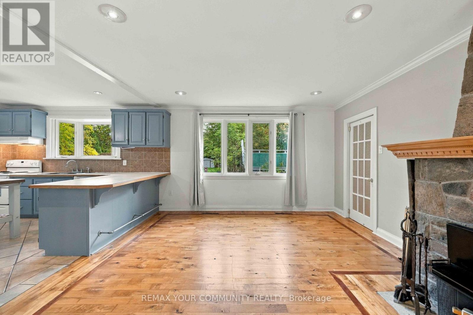 18863 Leslie Street — photo 12