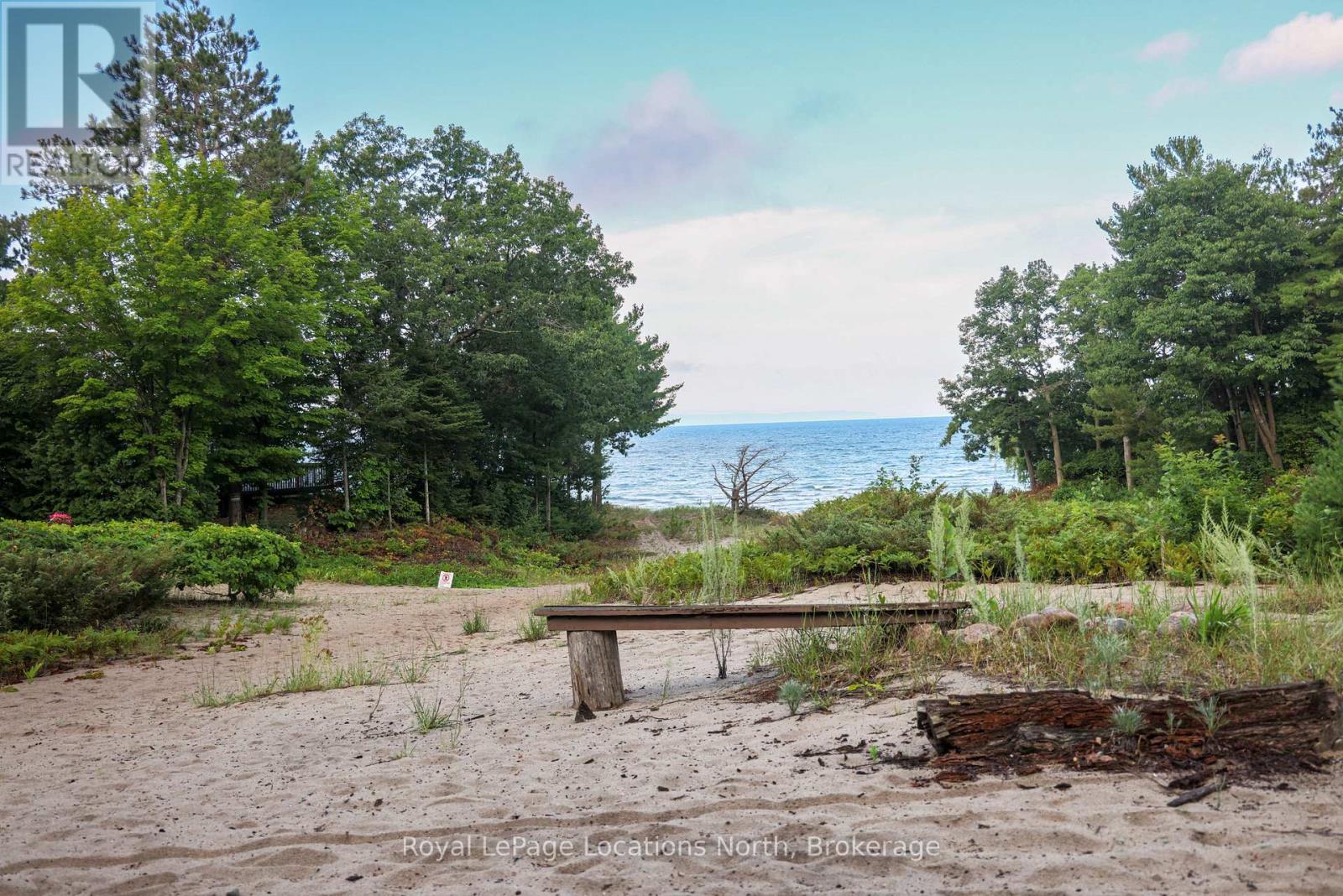 1204 Tiny Beaches Road North Road North — photo 2