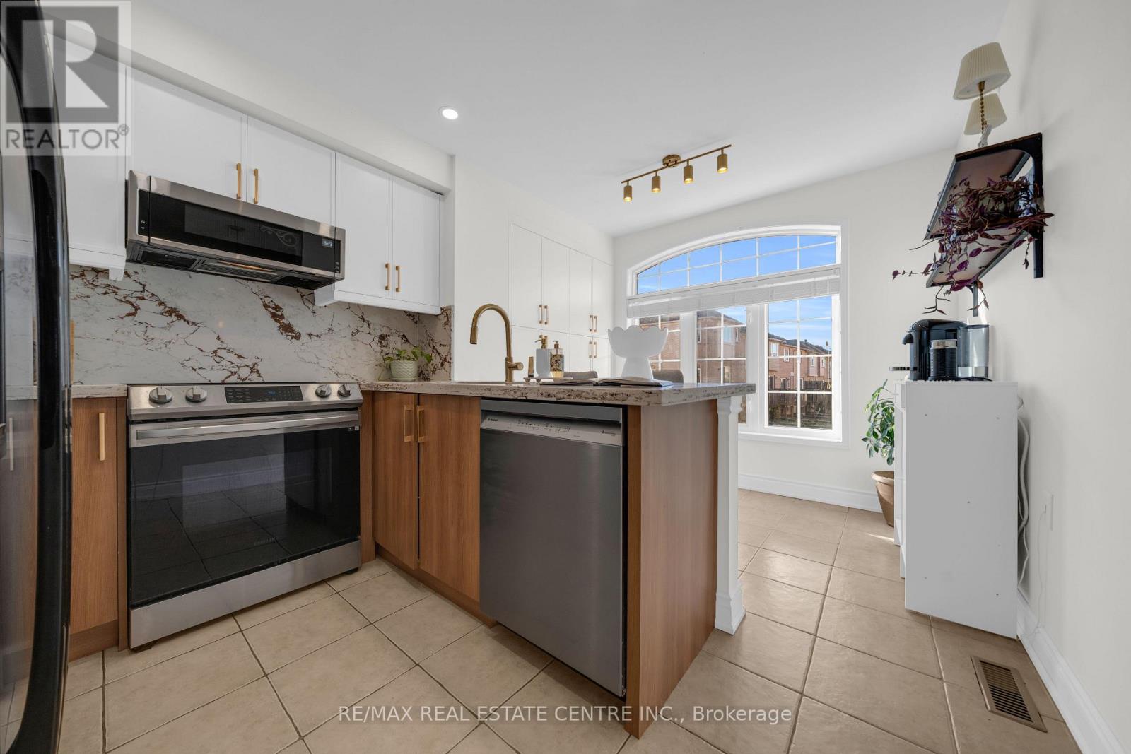 3440 Redpath Circle — photo 11