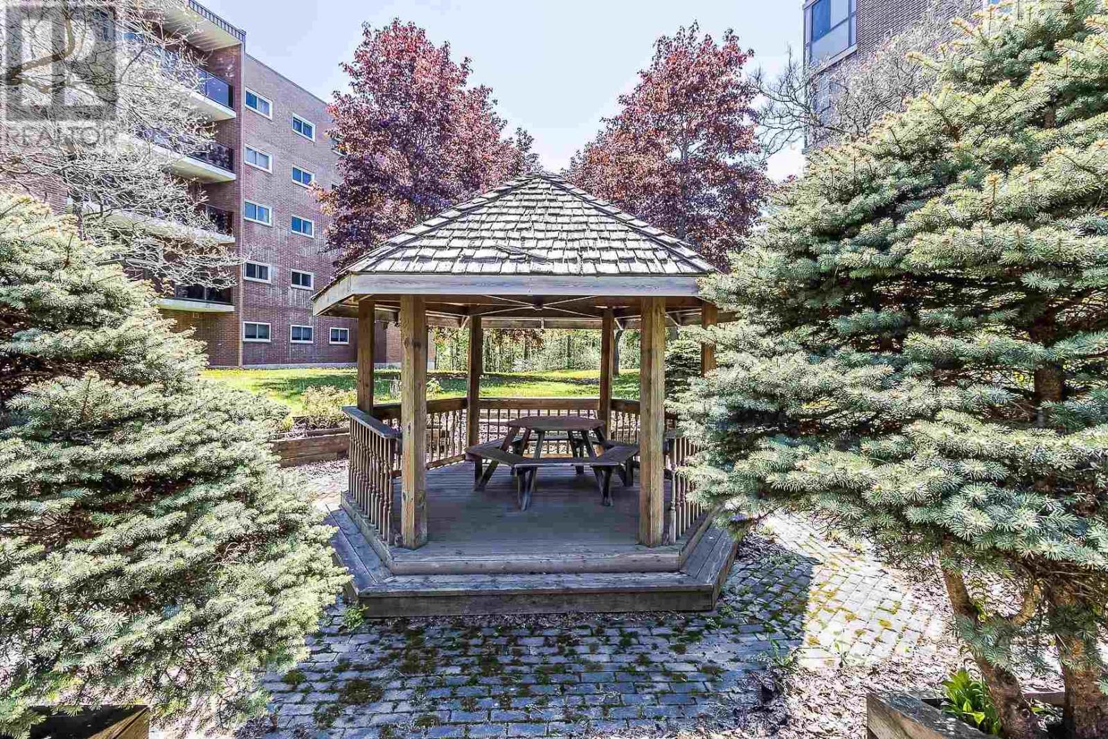 313 Macdonald Ave — photo 38