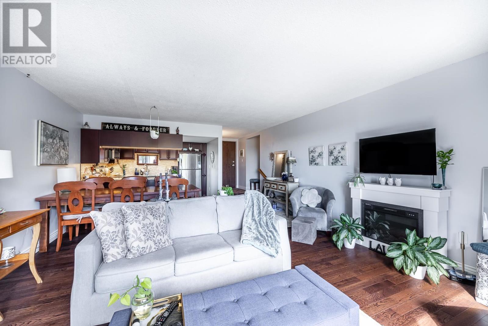 313 Macdonald Ave — photo 8