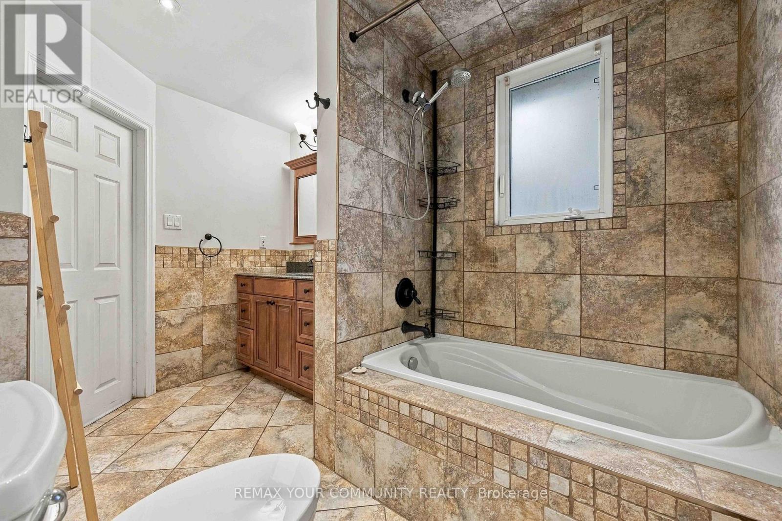 18863 Leslie Street — photo 24