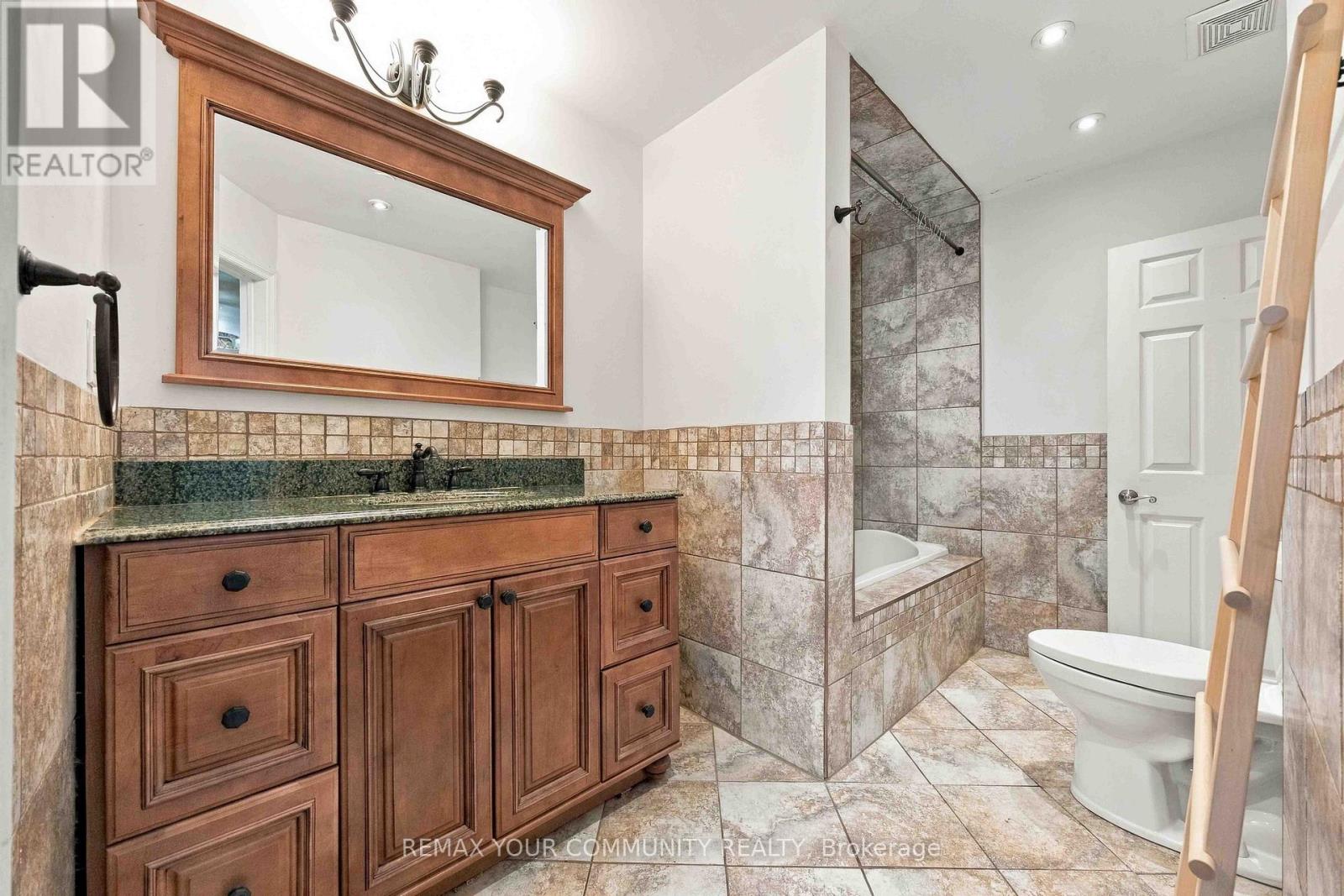 18863 Leslie Street — photo 23
