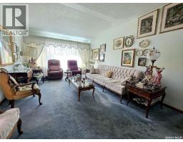 Den - 1662 91st Street, North Battleford, SK S9A0A4 Photo 11