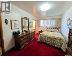 Enclosed porch - 1662 91st Street, North Battleford, SK S9A0A4 Photo 13