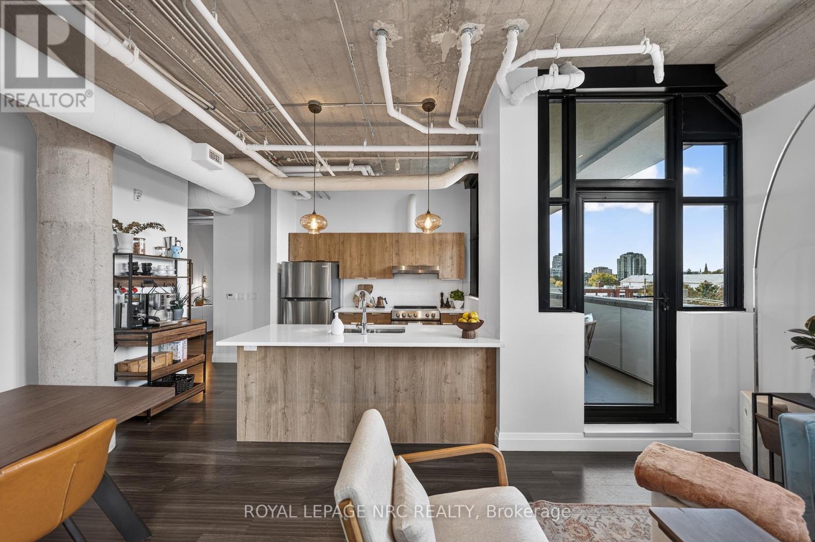 120 Huron Street — photo 11