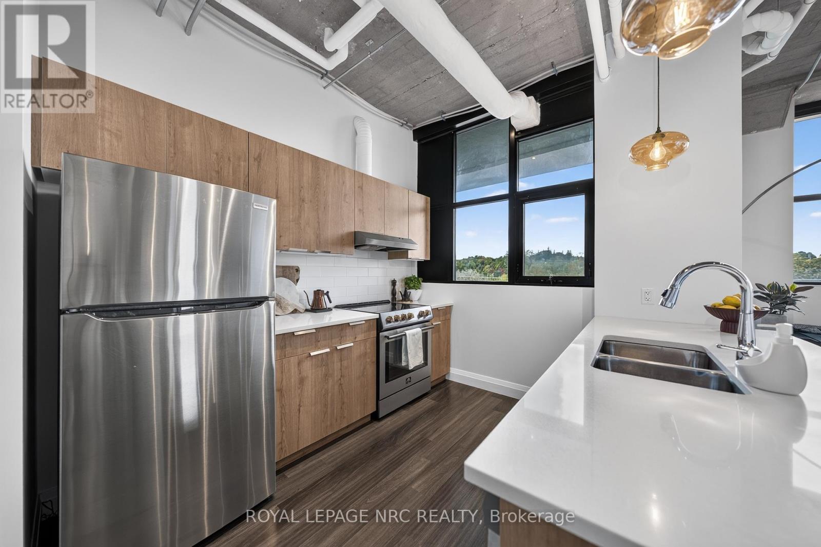 120 Huron Street — photo 15
