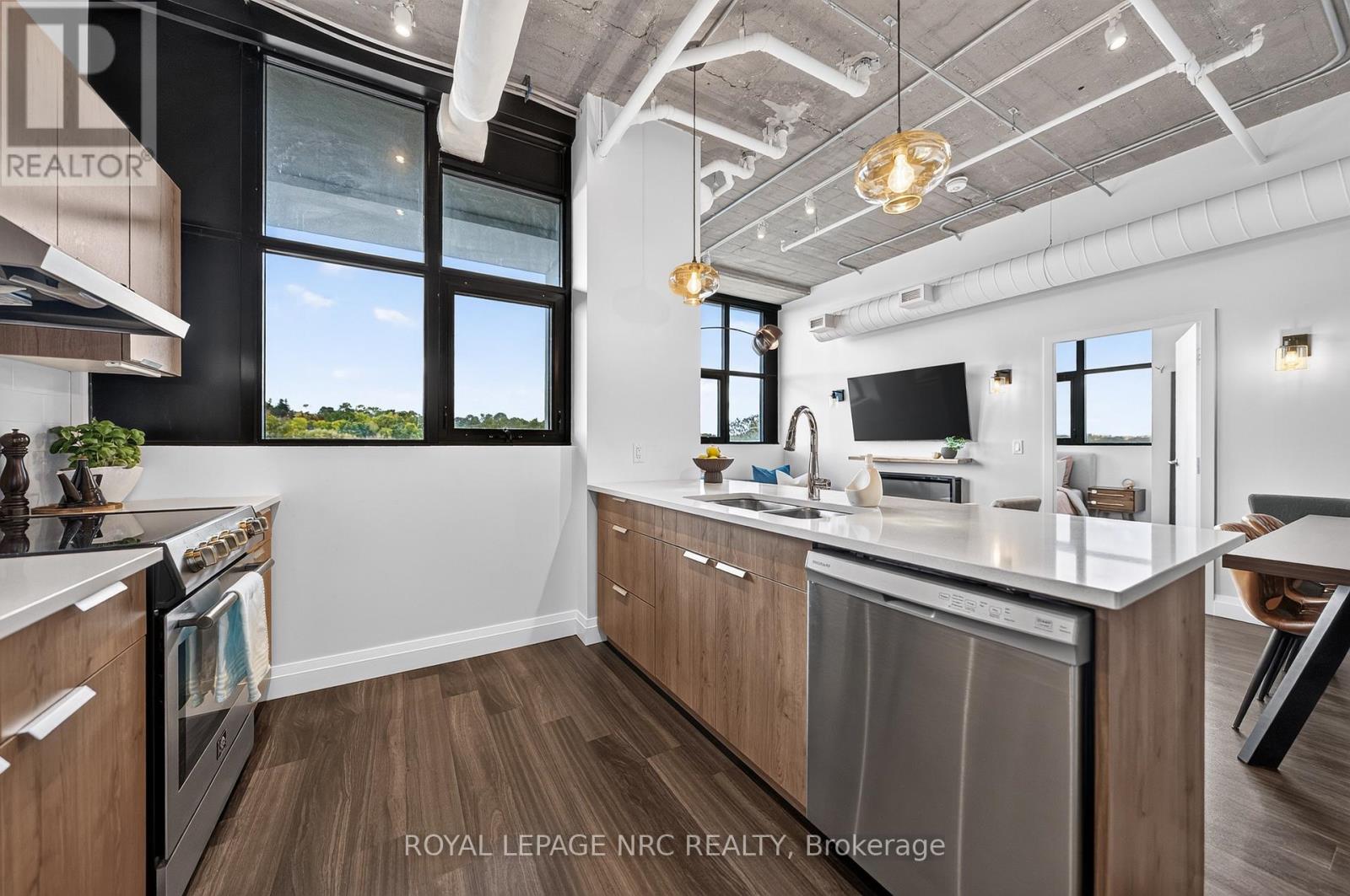 120 Huron Street — photo 16