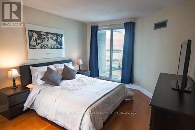 77 Harbour Square — photo 10
