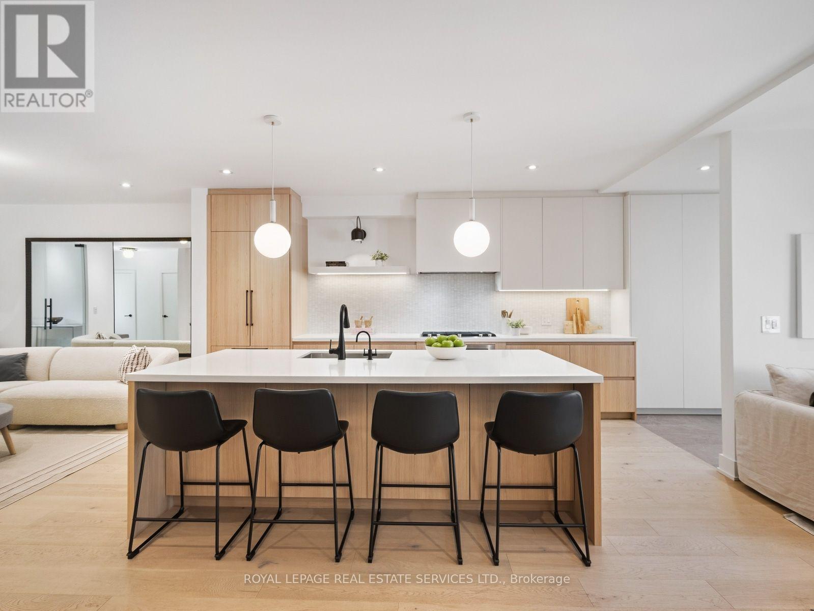 374 Spadina Road, Toronto, ON photo 11