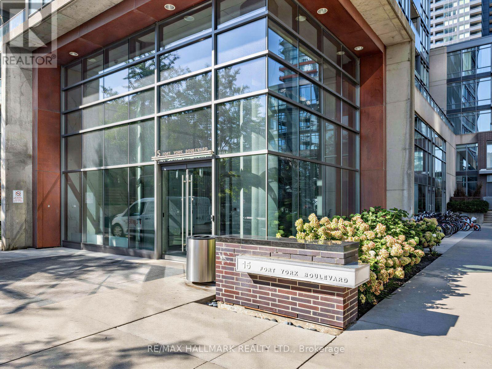 15 Fort York Boulevard