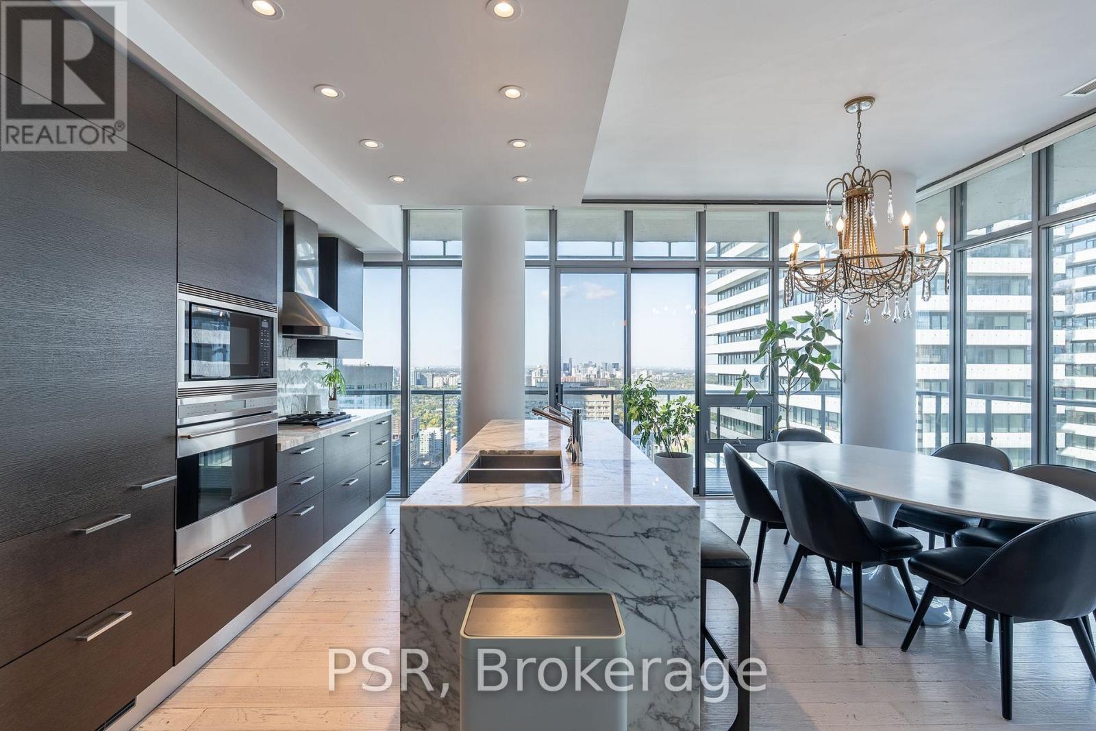 33 Charles Street East — photo 13