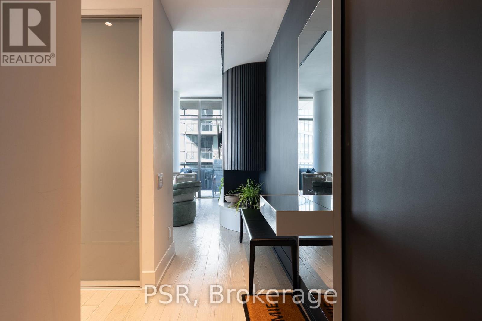 33 Charles Street East — photo 25