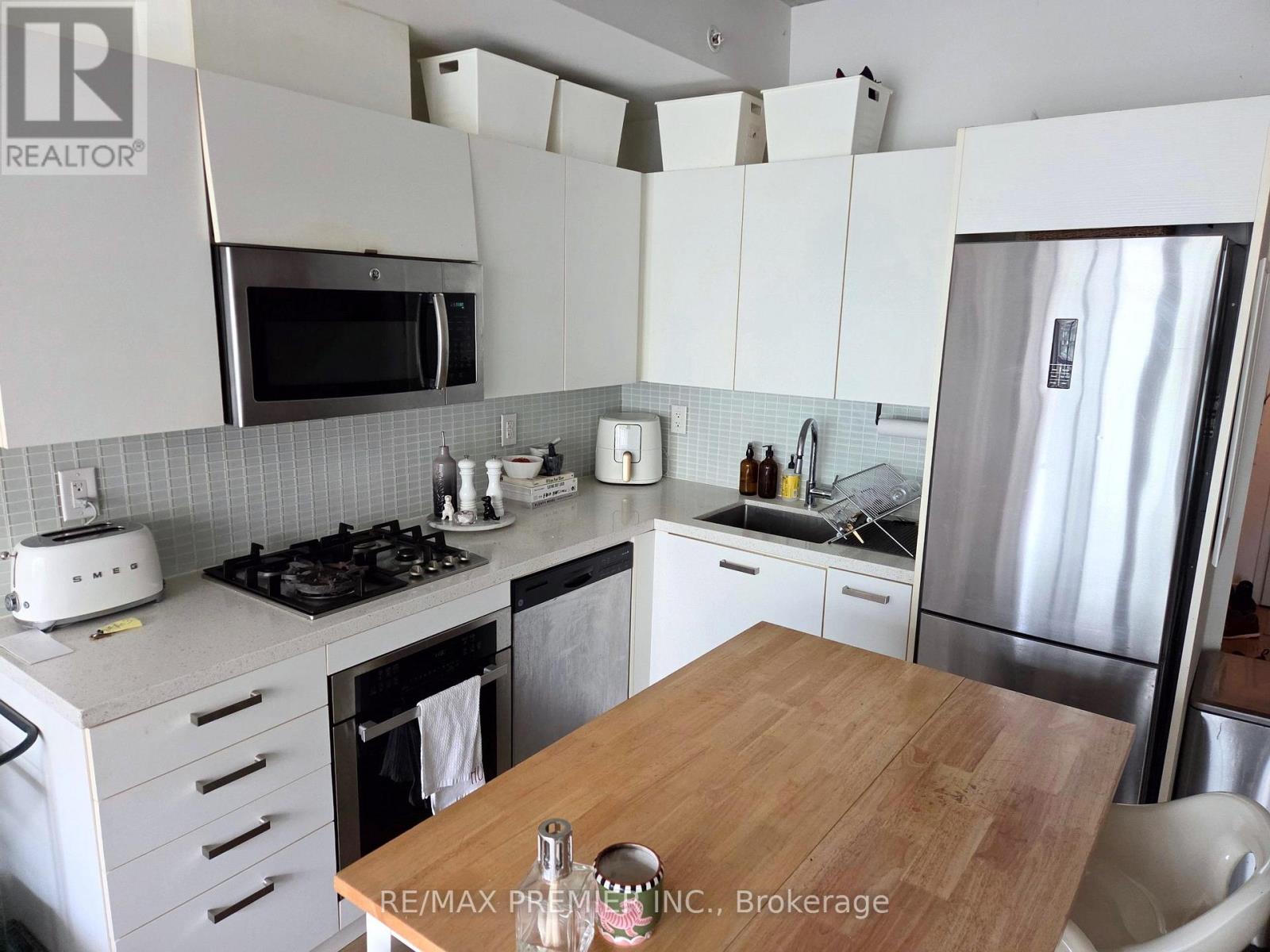 39 Brant Street — photo 10