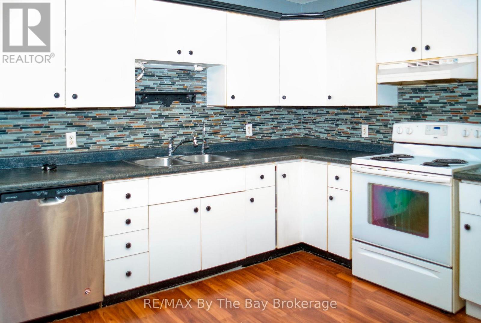 18 Elm Drive — photo 8