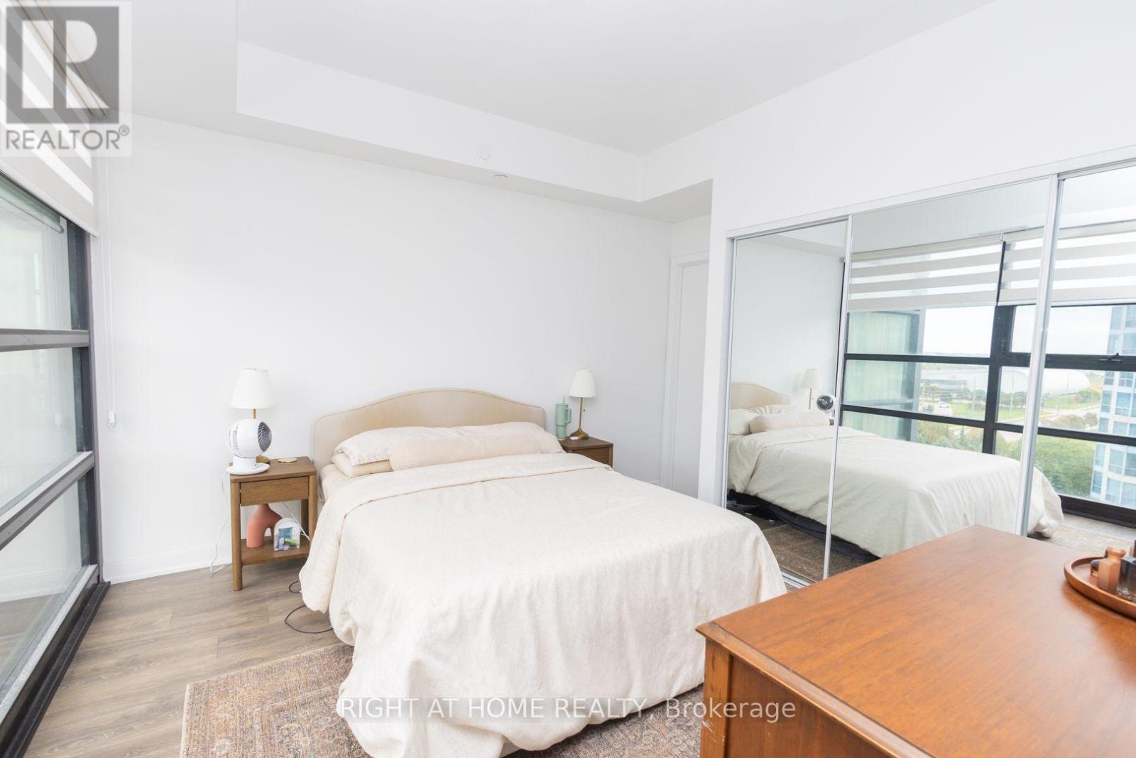 908 A- 1606 Charles Street, Whitby, ON photo 6