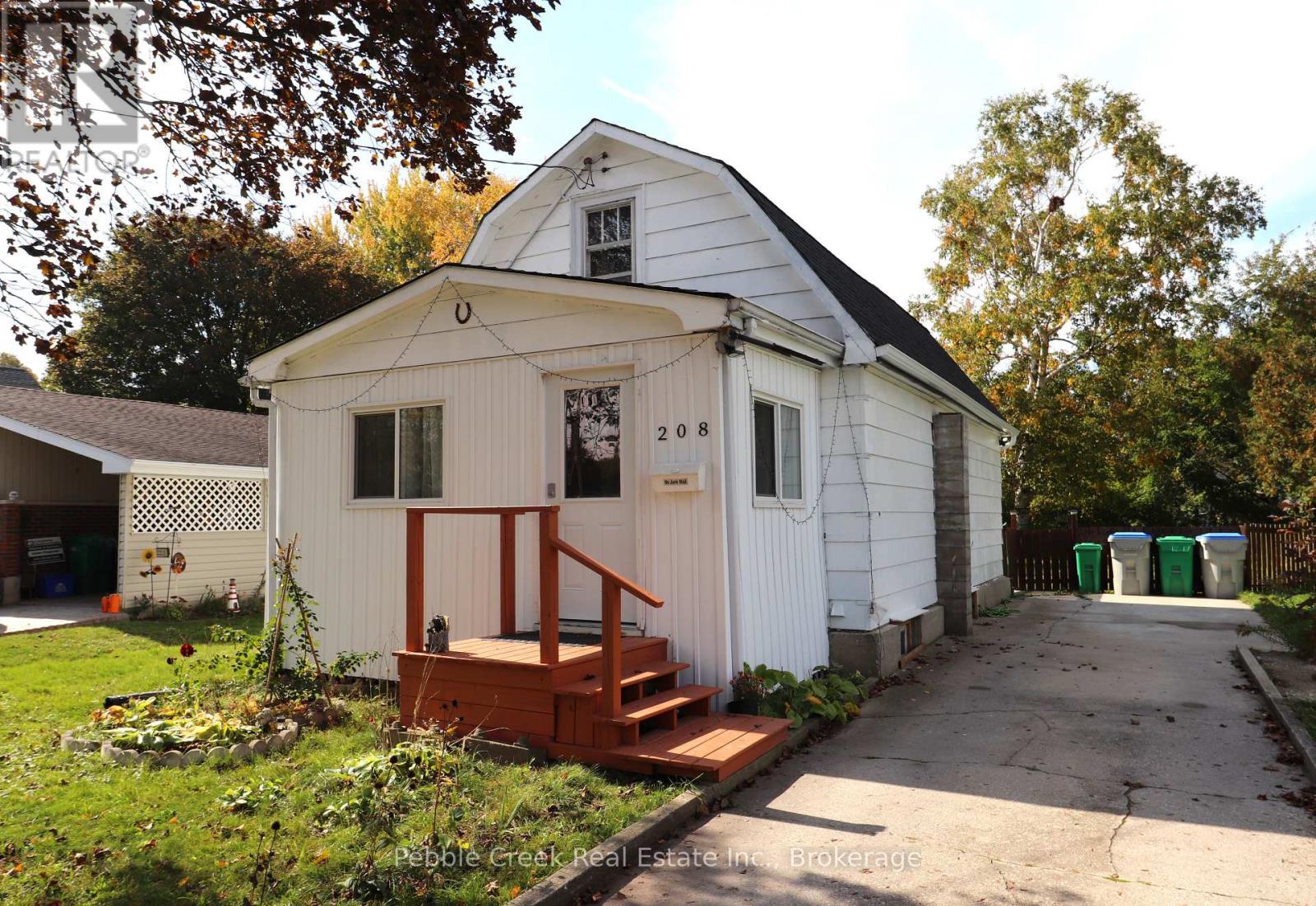 208 Hincks Street
