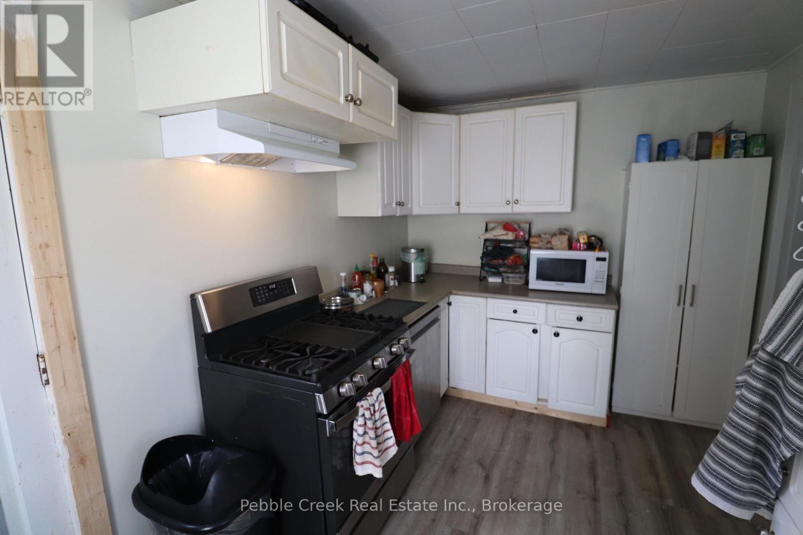 208 Hincks Street — photo 10