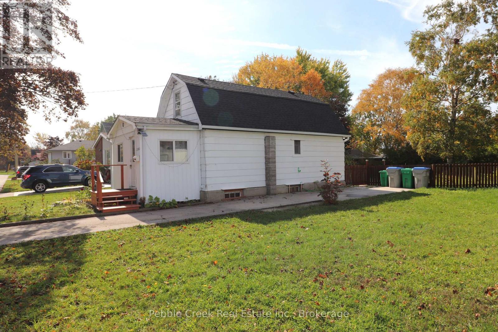 208 Hincks Street — photo 17
