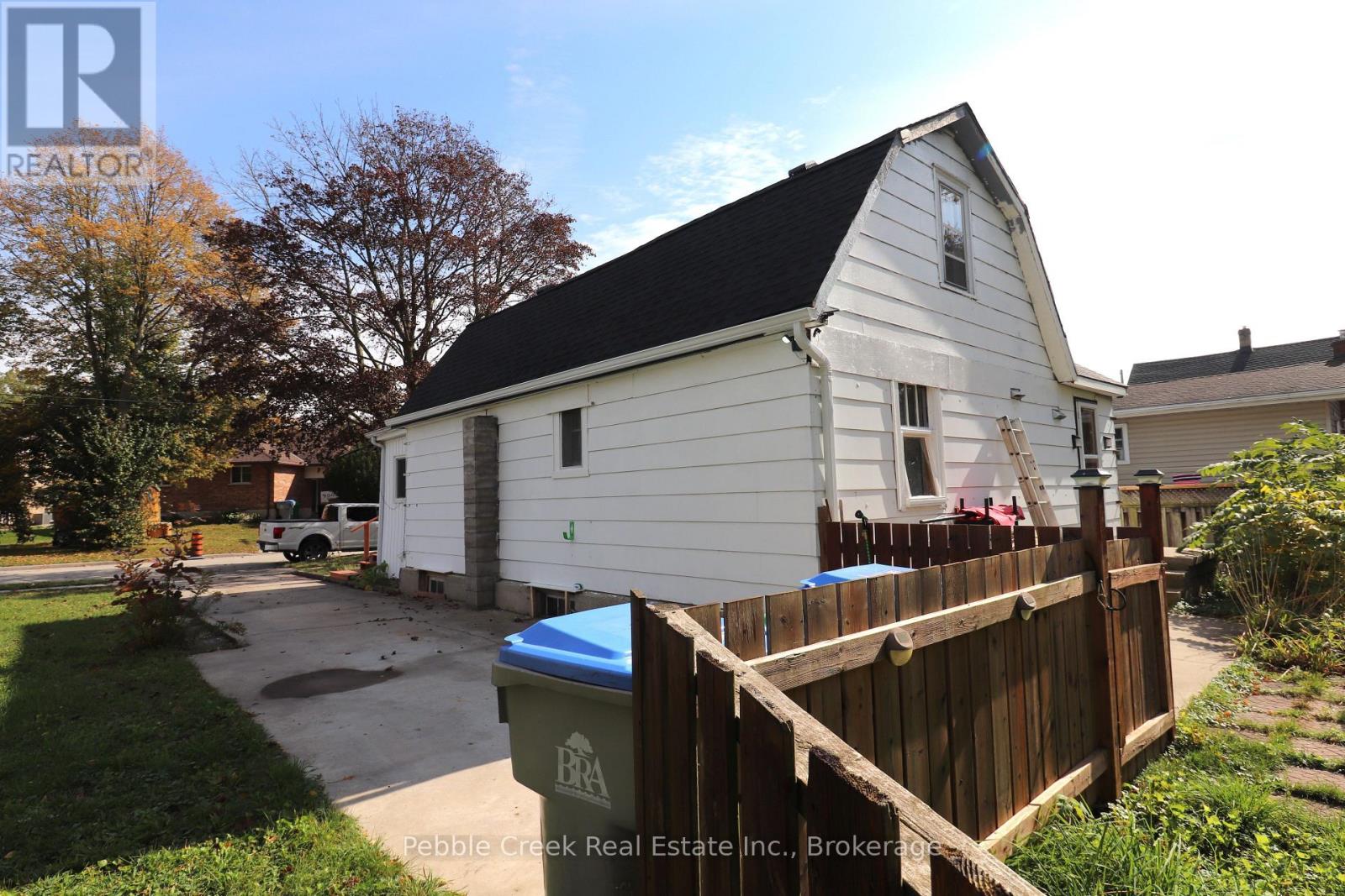 208 HINCKS STREET - 21