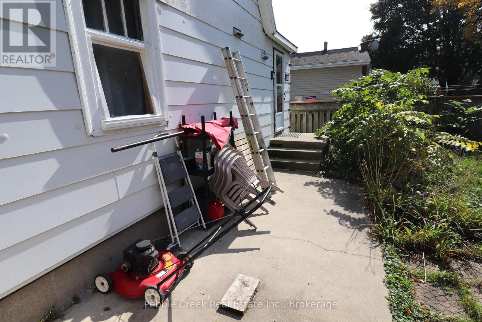 208 Hincks Street — photo 22